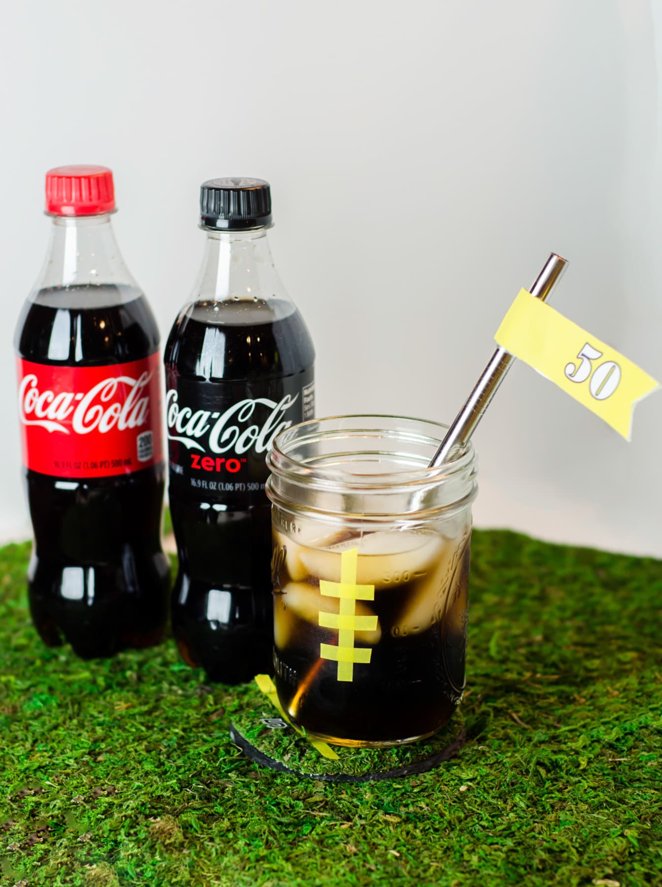 Get ready for the Big Game with printable straw flags, DIY tailgate party decor ideas, a great recipe and more! Perfect for any football lover. (sponsored) #ScoreMoreFans #CollectiveBias