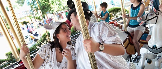 Honeymoon at Walt Disney World | Disney World Honeymoon Tips | #disneyworld #honeymoon #travel Carousel Honeymoon Disney World