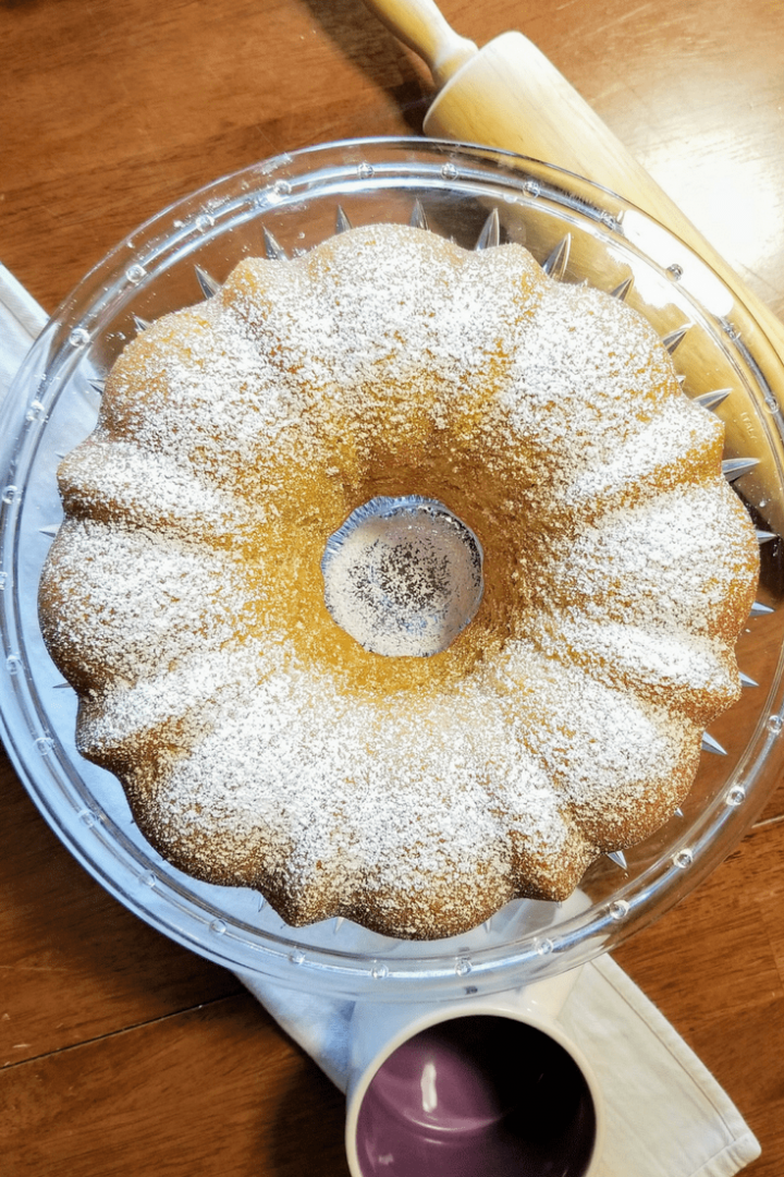 Classic Vanilla Bundt Cake recipe. An easy bundt cake recipe, perfect for parties, breakfast or dessert. A simple cake that everyone will enjoy.